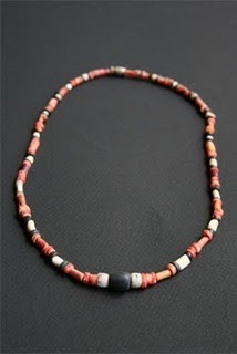 collar con chaquiras de Spondylus