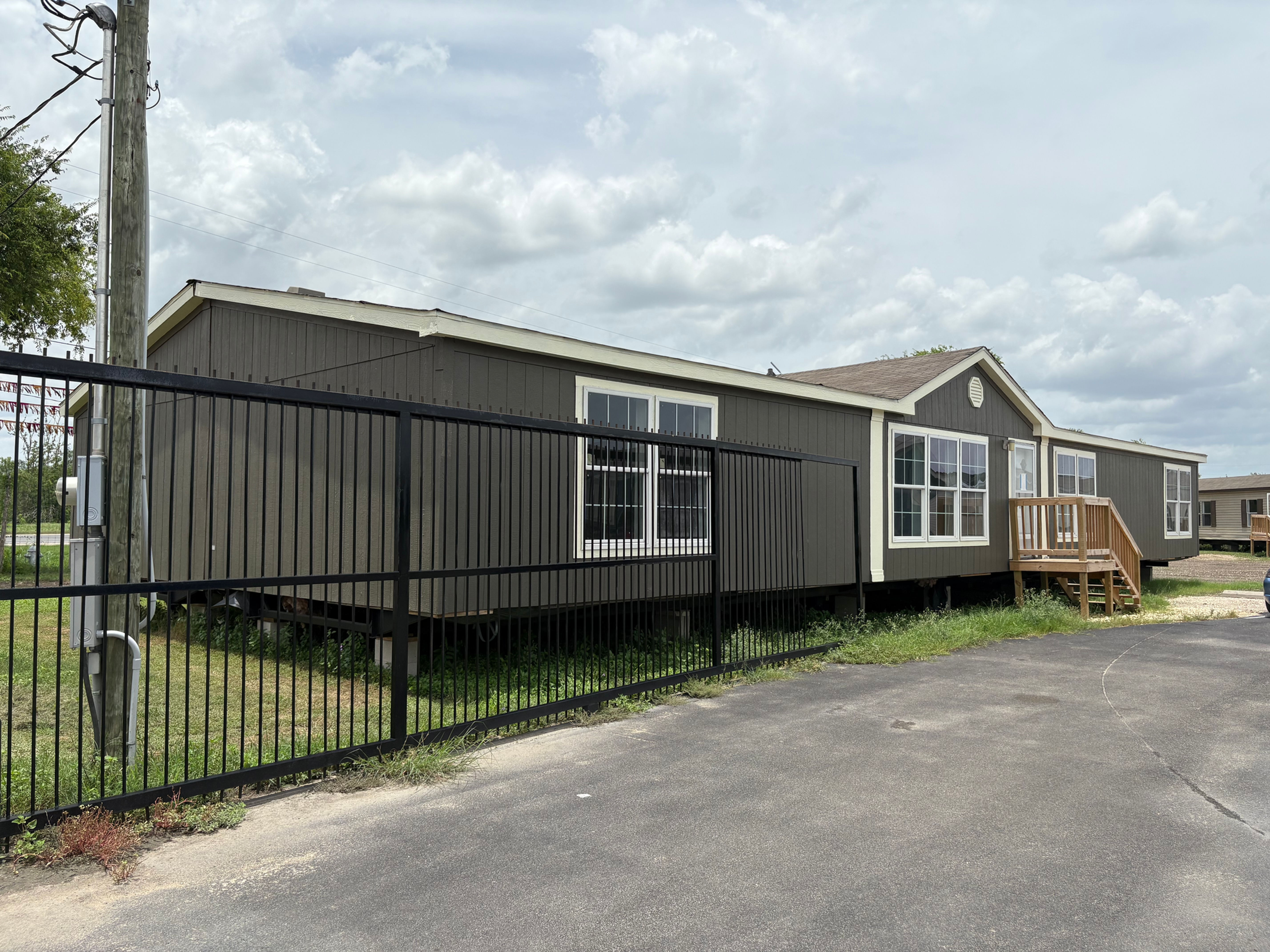 The Dixie - 5 Bed - 3 Bath - 31x72 - 2232 Sq Ft