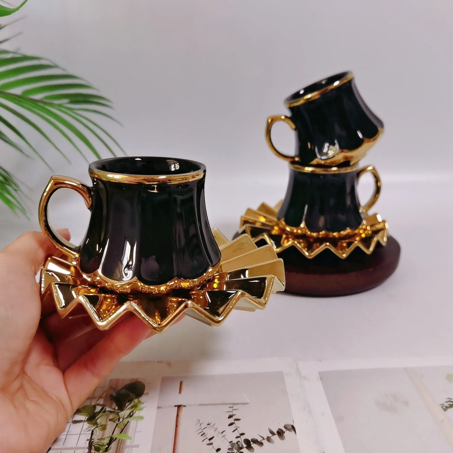 Beautiful Coffee set 6 cups and 6 saucers