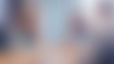 Family law mediator explaining law in family mediation