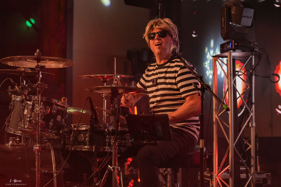 ABSOLUTE BANDS-Performing Live