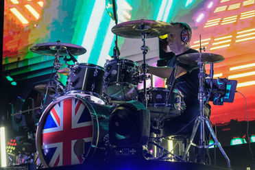 ABSOLUTE DEF-LEPPARD
Performing Live