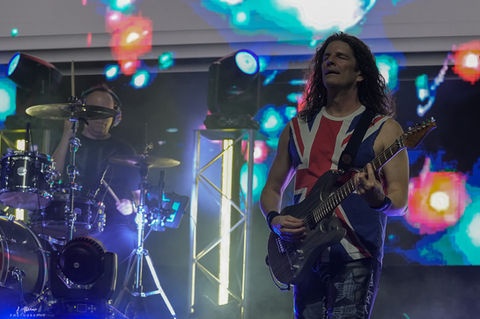 ABSOLUTE DEF-LEPPARD-Performing Live