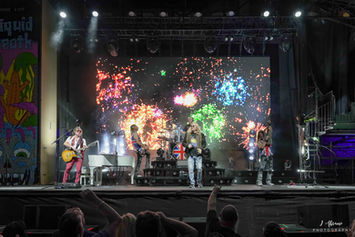 ABSOLUTE DEF-LEPPARD
Performing Live