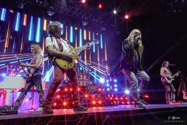 ABSOLUTE DEF-LEPPARD
Performing Live