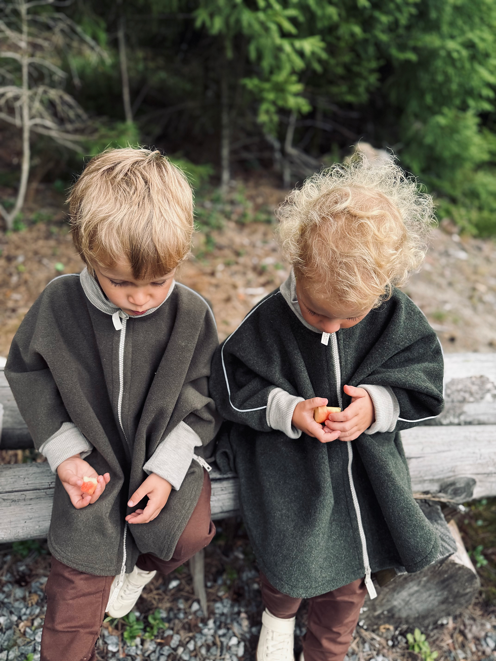 Miniatyrbilde: Forest: Alternativ til vinterjakke – Poncho til bil i merinoull Forest (0–6 år) Grønn | MySafeHug