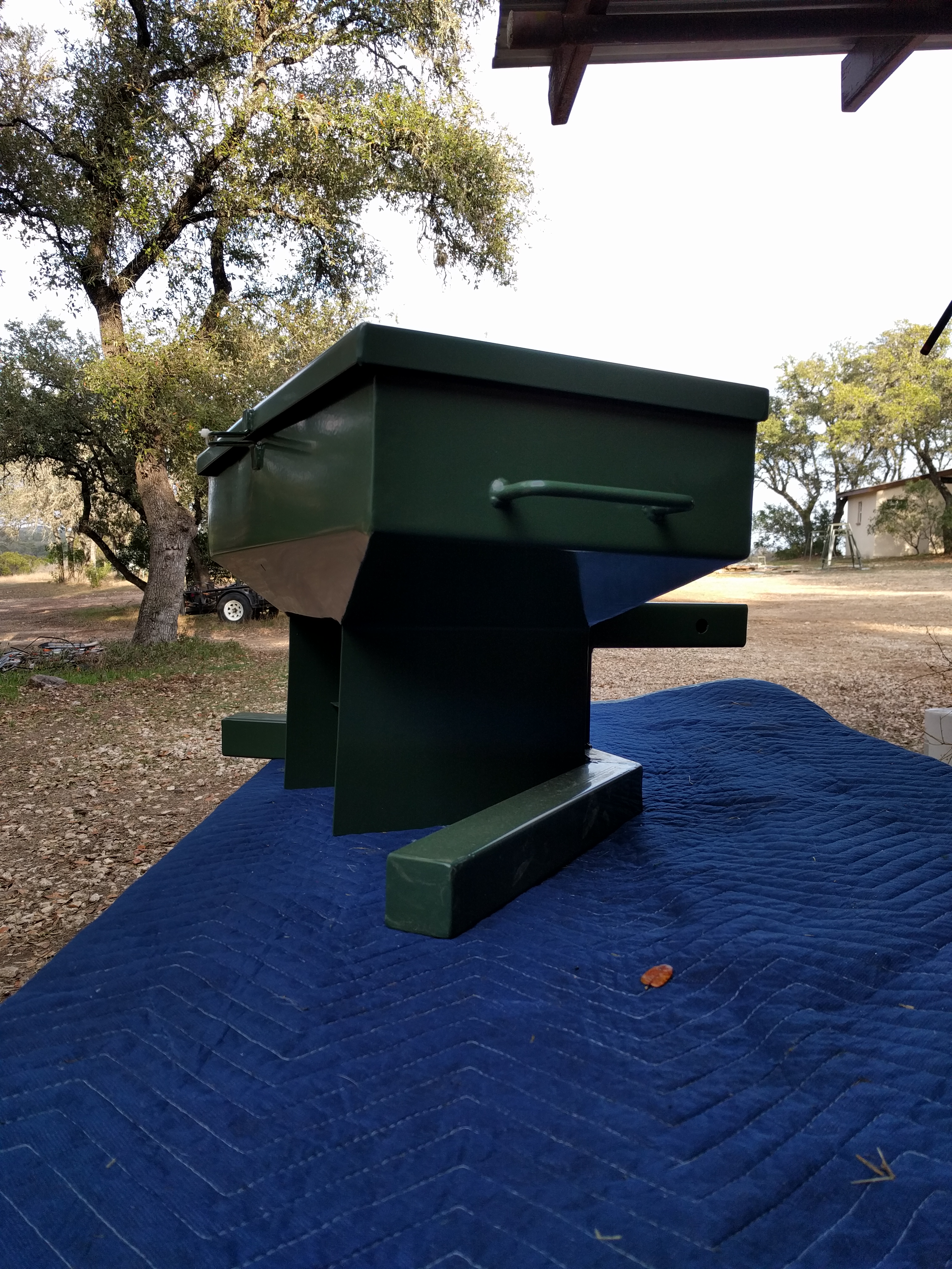 50 lb Low Profile Road Feeder thangers