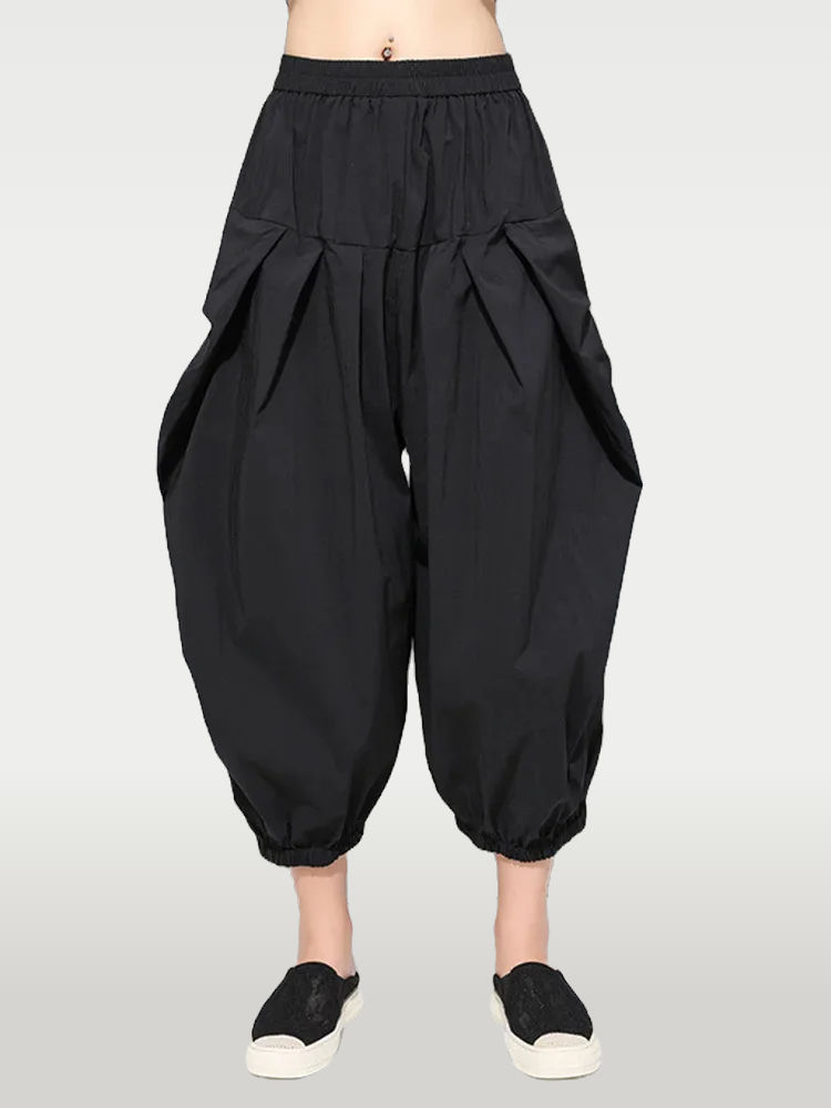 Black relaxed-fit bloomer pants with high waist, pockets, and elastic waist closure. Cusuti-inspired summer bloomer pants