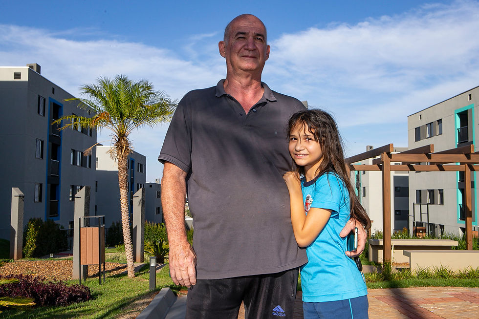 Destes, cinco já residem em novas moradias com seus familiares nas cidades de Londrina, Cascavel, Curitiba, Almirante Tamandaré e Goioerê. Para a primeira etapa do projeto, o Estado destinou R$ 80 milhões, valor suficiente para atender mil idosos paranaenses.