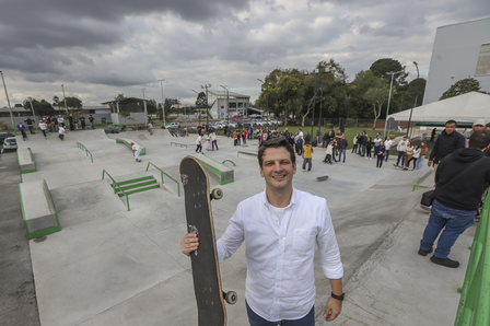 Prefeito Eduardo Pimentel entrega pista de skate revitalizada no Parque Olímpico do Cajuru