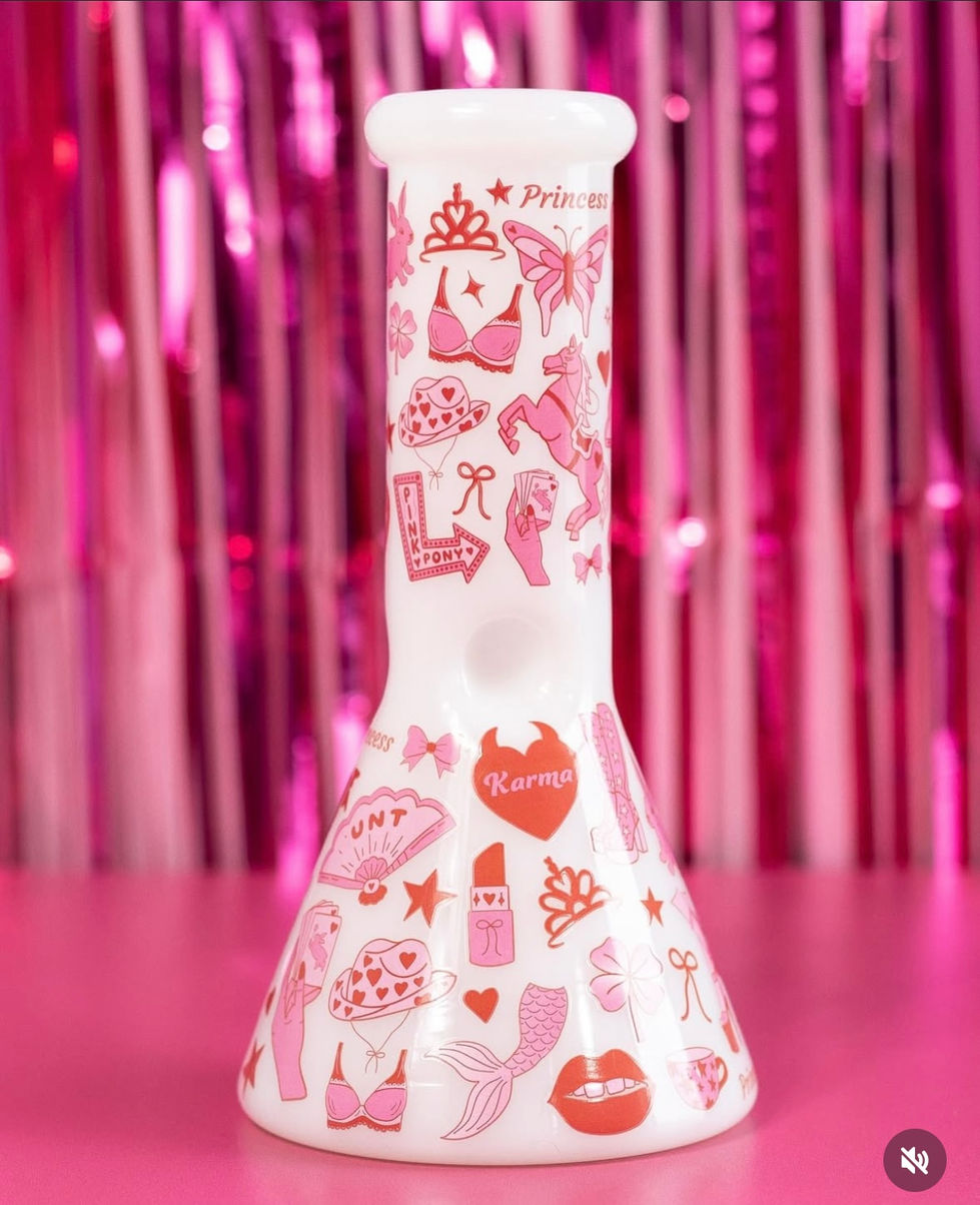 Pink Pony print for CannaStyle
-digitally hand drawn in ProCreate & Adobe Illustrator
