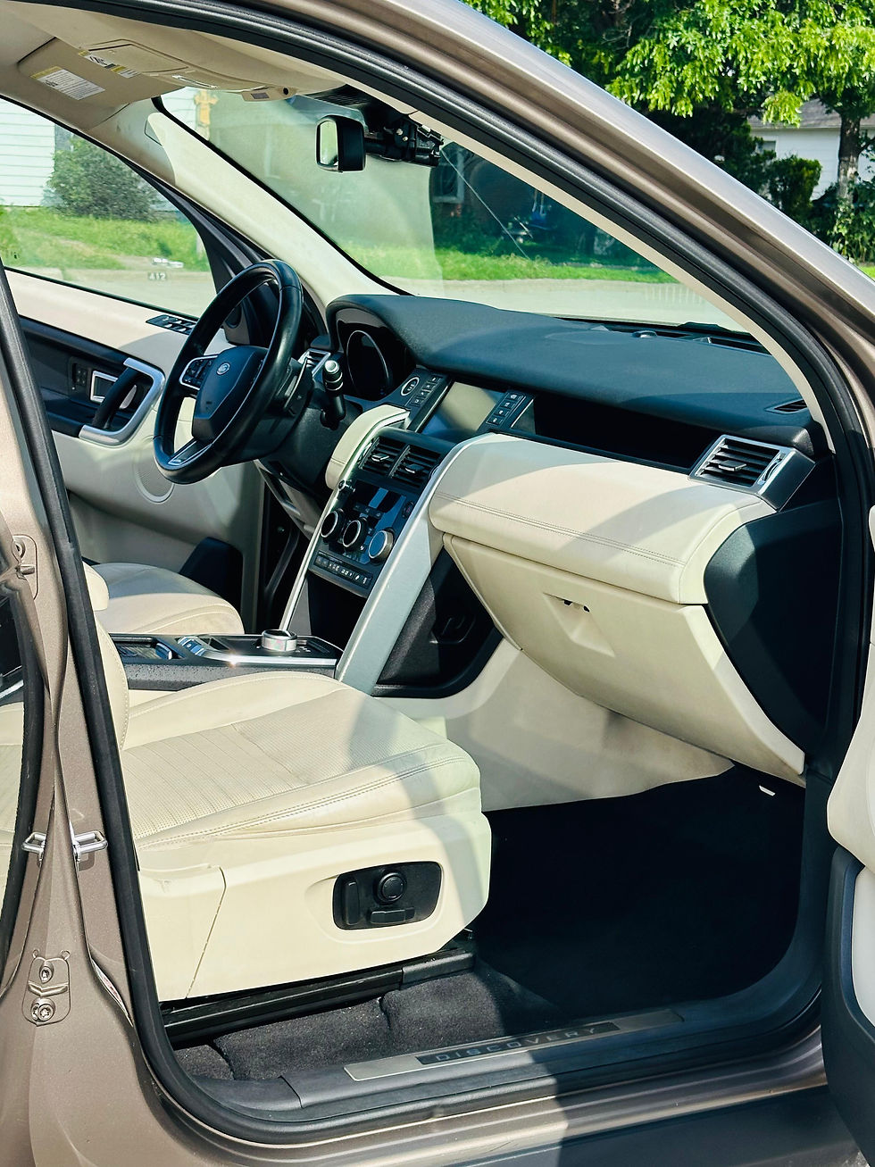 Thumbnail: 2015 Land Rover Discovery