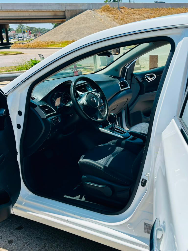 Thumbnail: 2019 Nissan Sentra SV