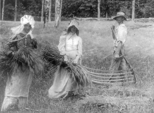 ch5.13-Two-unidentified-woman-and-an-unidentified-man.jpg