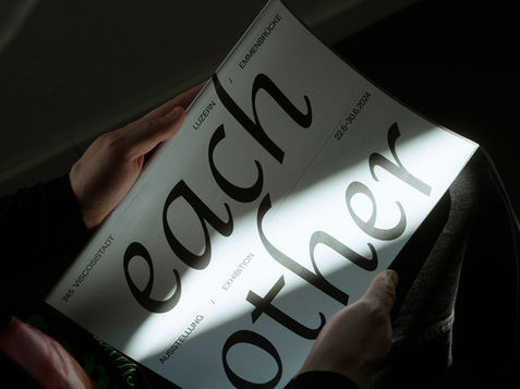 Cover einer Broschüre mit dem Tiel «each other»