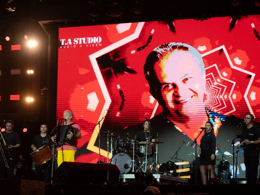 Show do 'Rei do Xote', Flávio José, encanta e anima multidão no Parque de Exposições