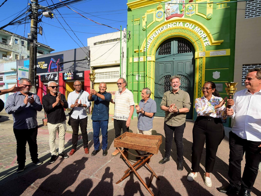Cerimônia simbólica marca pré-abertura do 2 de Julho com entrega de novas tochas