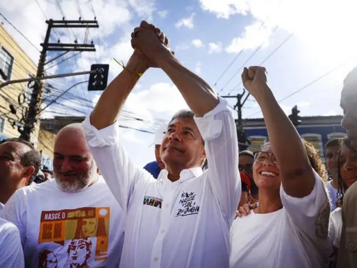 Dois de Julho: governador participa do desfile que celebra história de luta e resistência do povo baiano