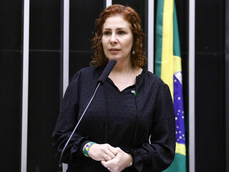 Câmara autoriza licença de 127 dias solicitada pela deputada Carla ZambelliFonte: Agência Câmara de Notícias