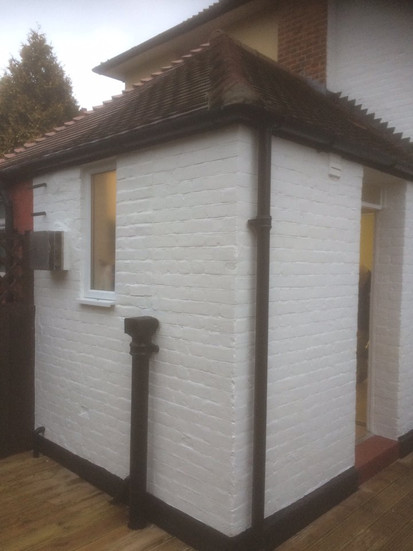 painted outhouse in tottenham