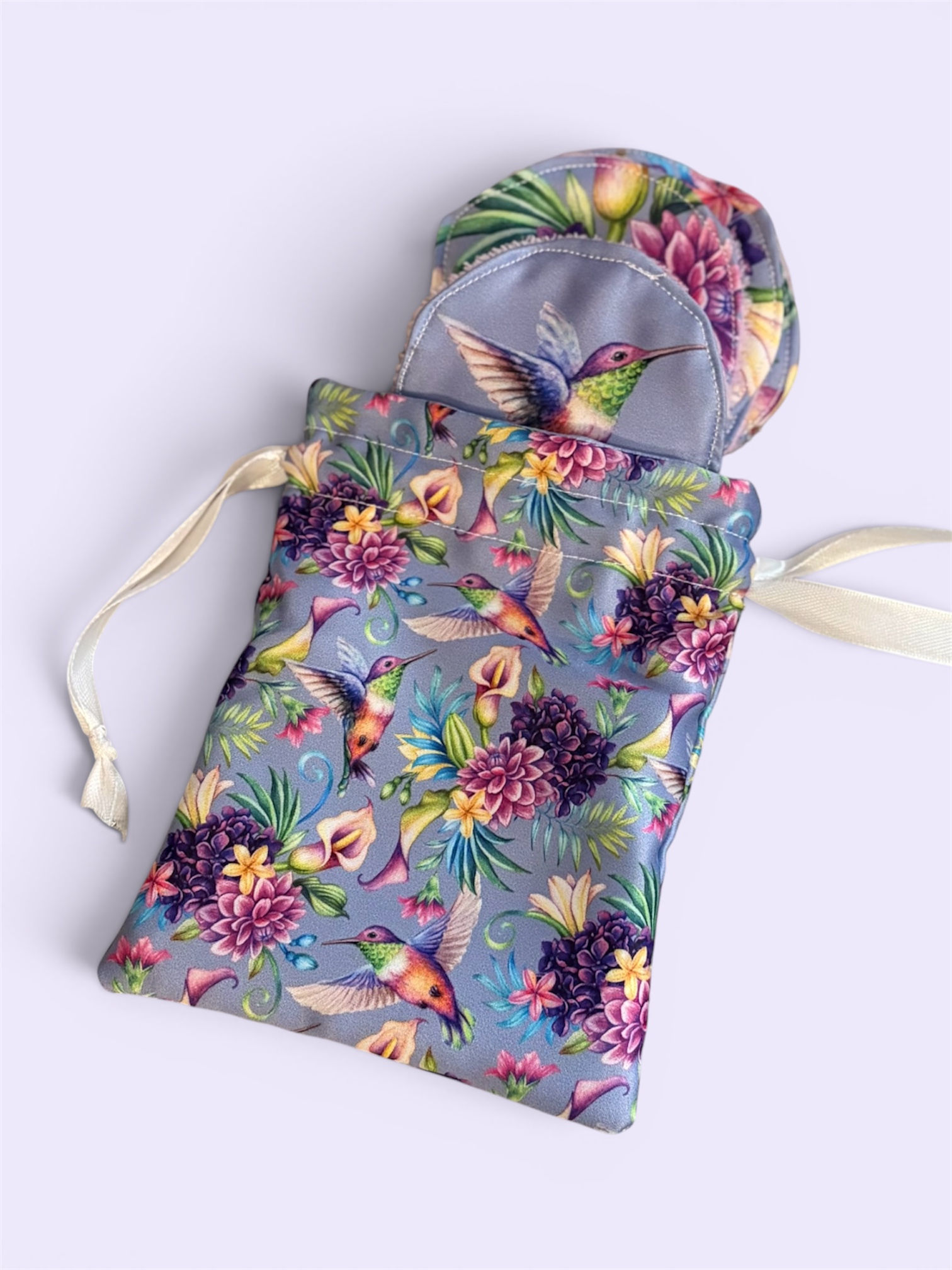 Satin pouch with 6 makeup pads Kingfisher