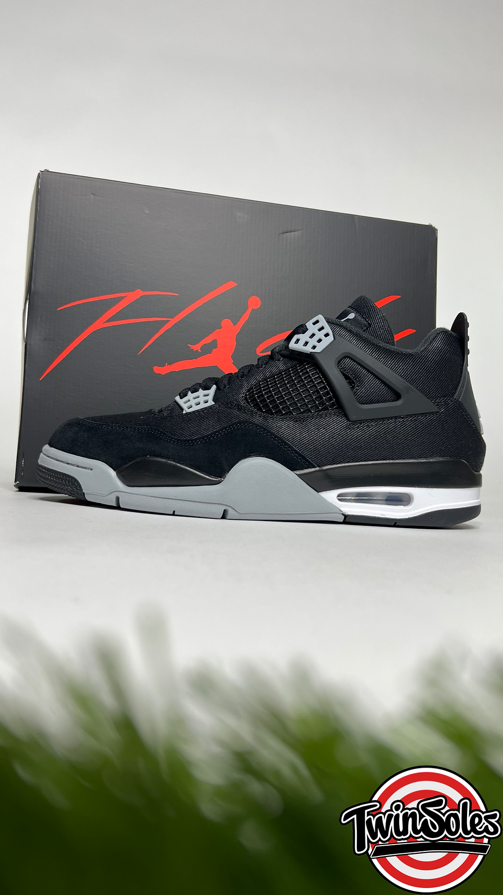 Thumbnail: Jordan Retro 4 "Black Canvas"