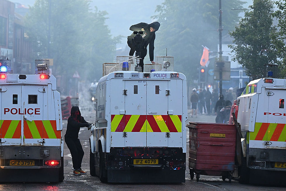 riot-police-677373084.jpg