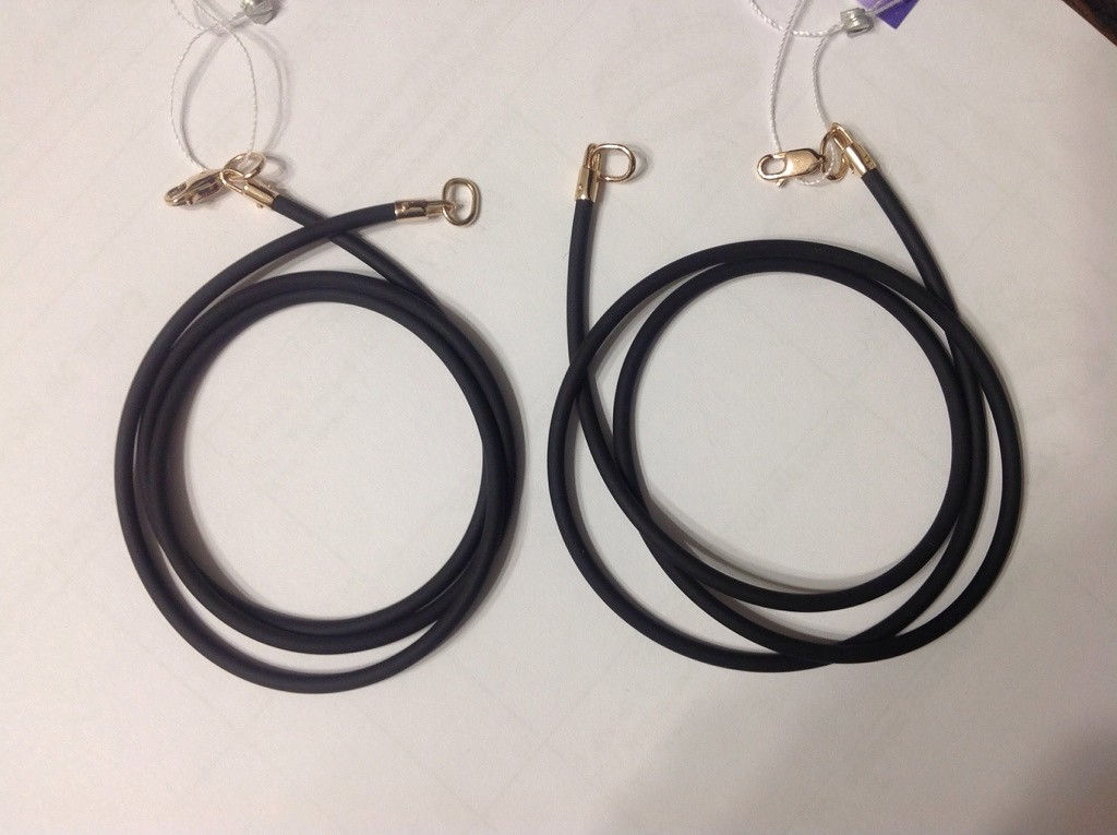 Каучуковый шнурок с золотой застежкой