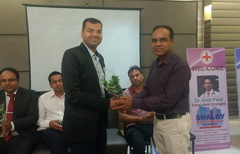 36691101_1297282083736718_86788575605366