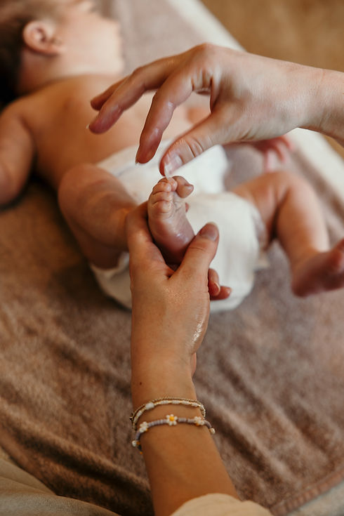baby massage babymassage voet kind babyspa ouders welzijn verbinding