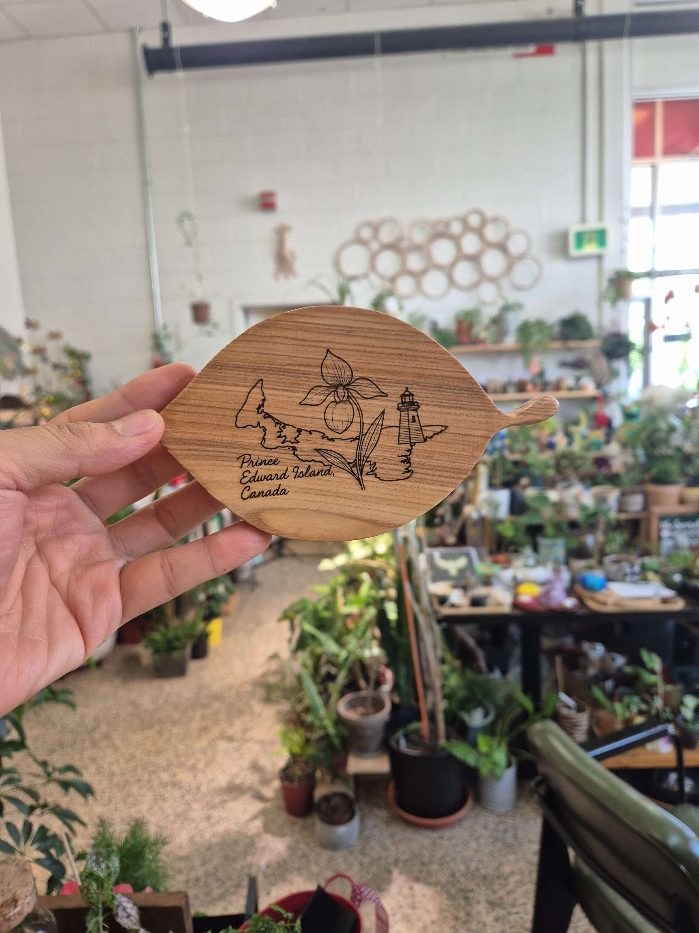 Small leave engraved craft