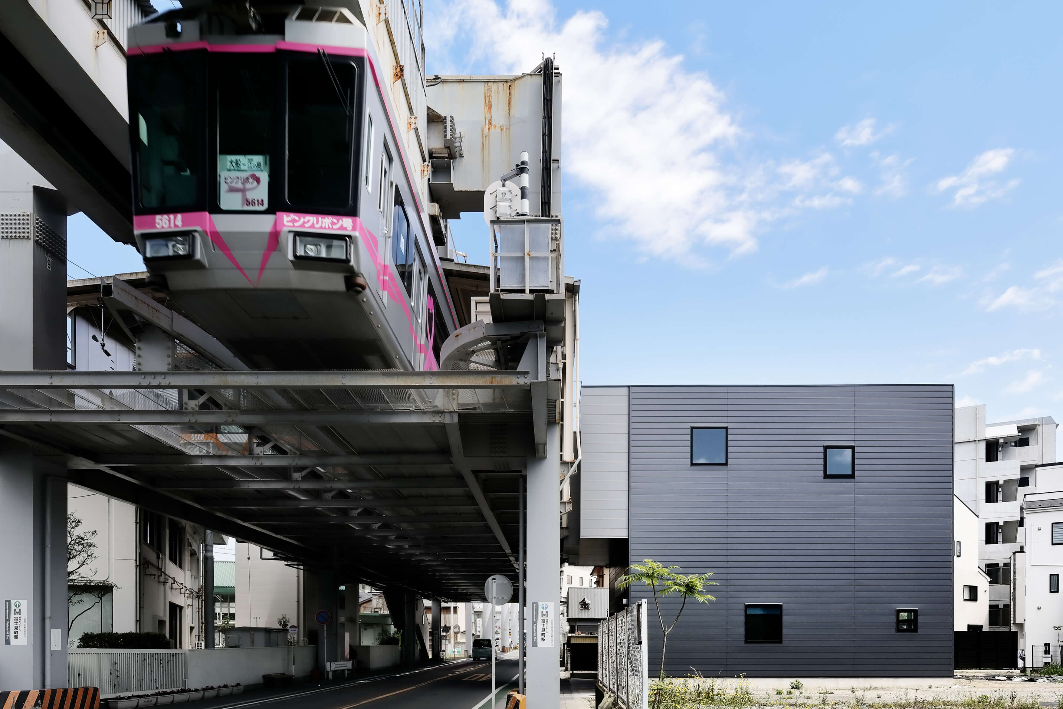湘南モノレール 富士見町駅舎