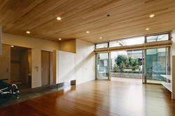 片瀬のひらいた家