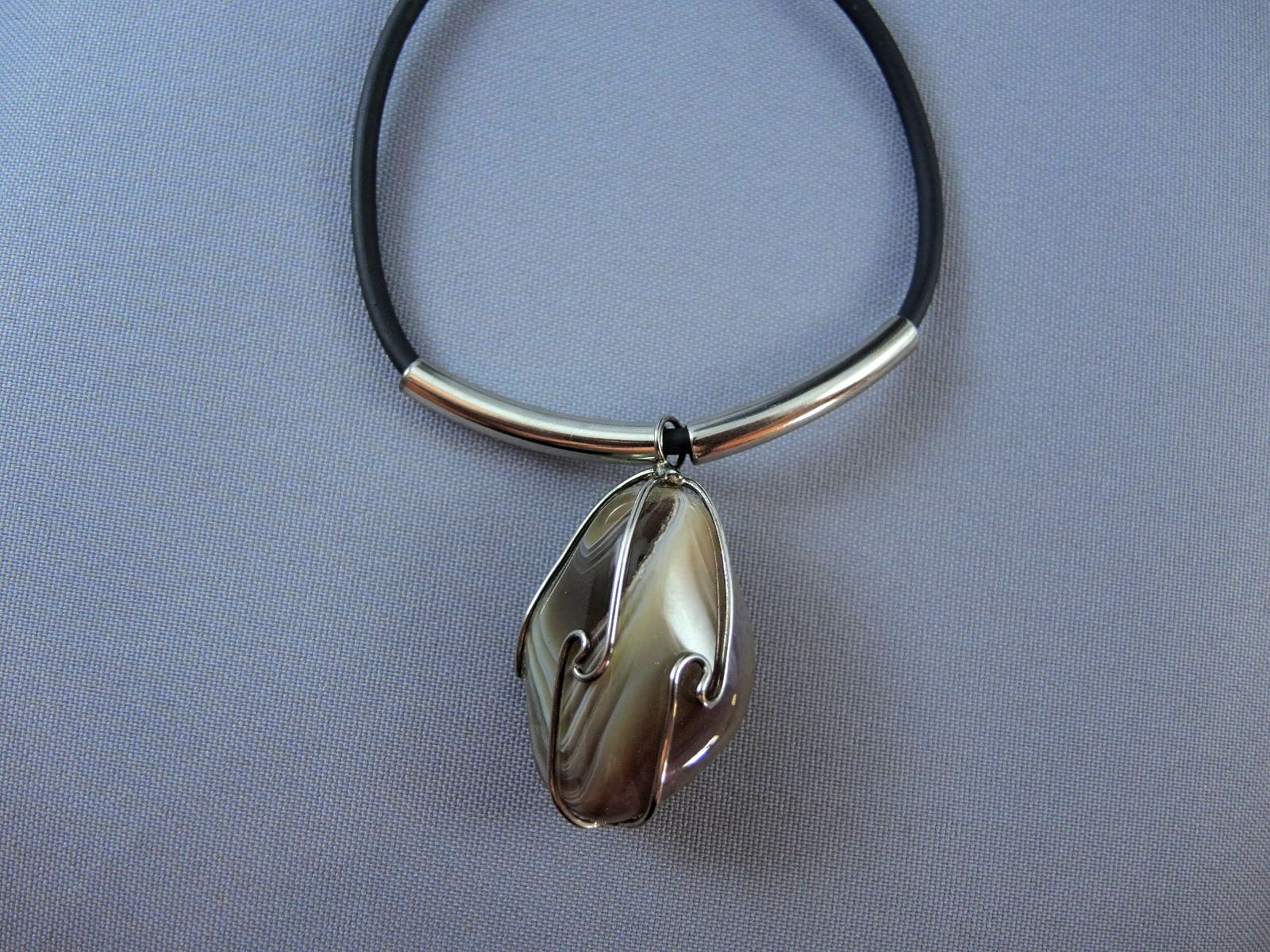 Halskette Schalenblende Kunsteinfassung