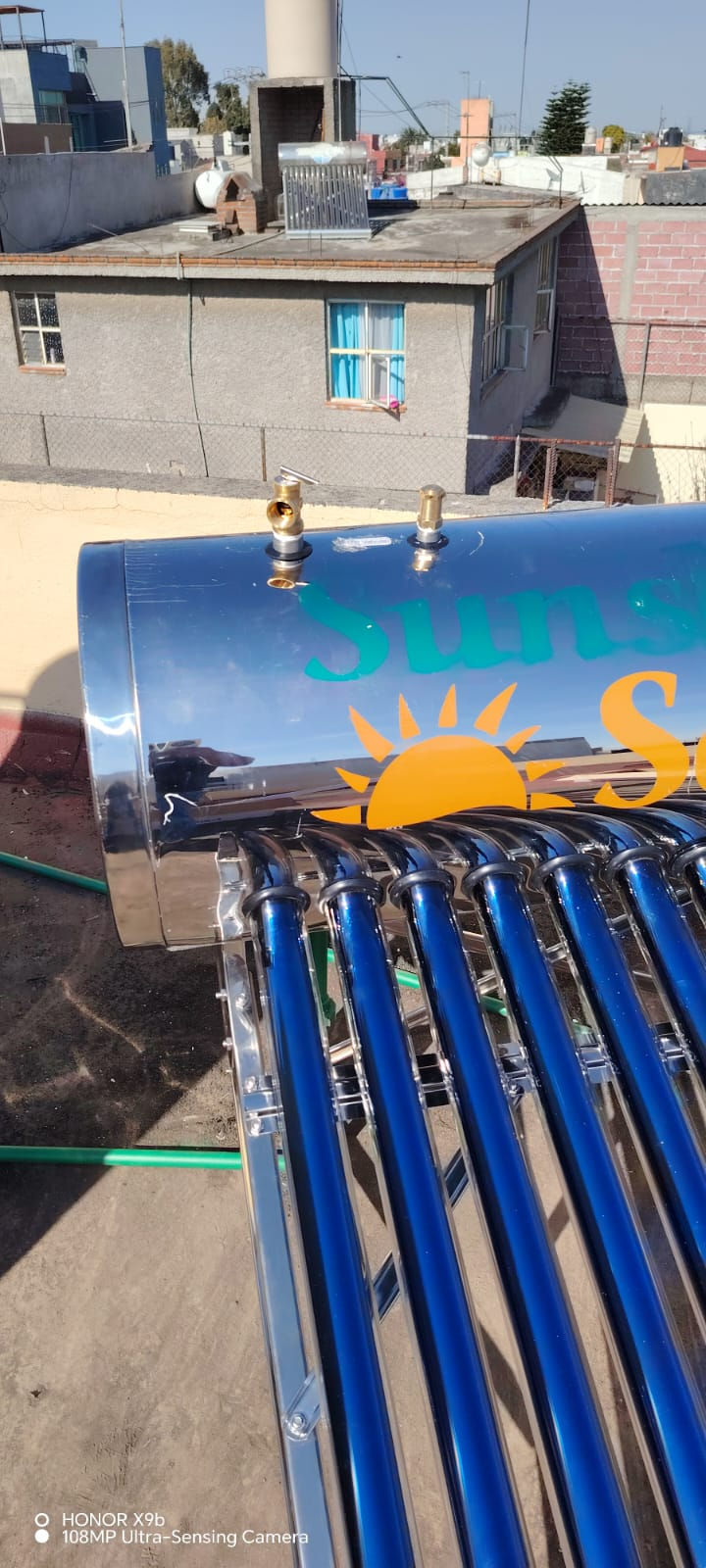 Miniatura: Calentador Solar de alta presión 12 tubos (2 a 3 personas)