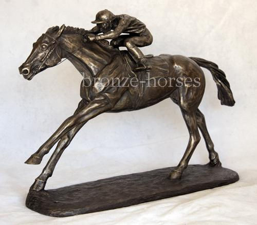 Bronzenfigur "Auf der Flachen"