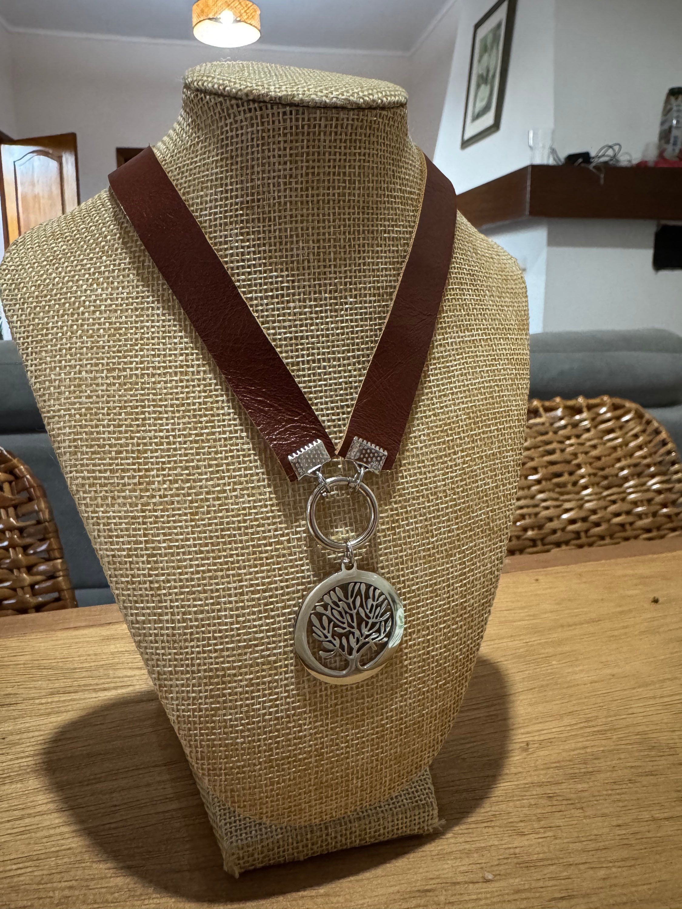 Collar cuero y acero 