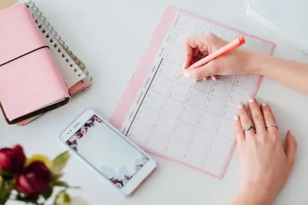 How to create a daily schedule that boosts productivity and keeps you focused