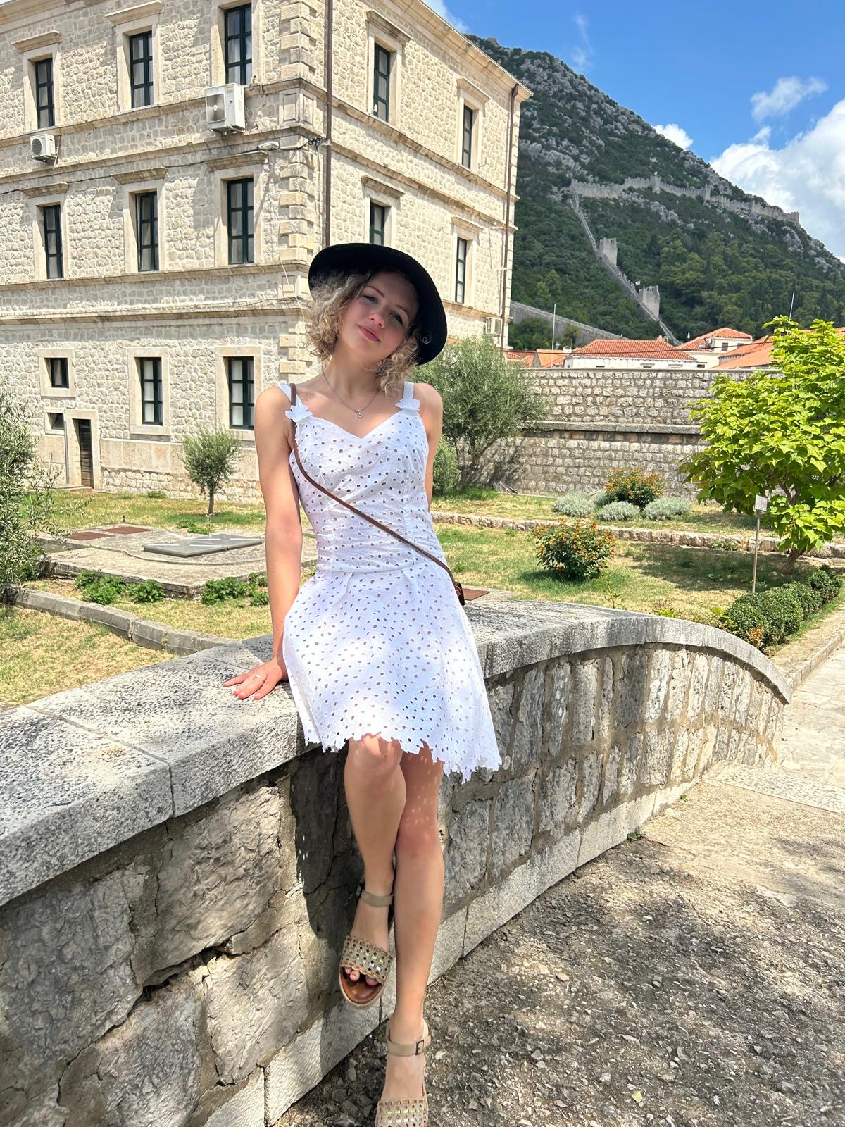Neumím odpočívat, z nadšením se vrhám do všemožných činností a moje poznámky ke knihám jsou delší než knihy samotné.