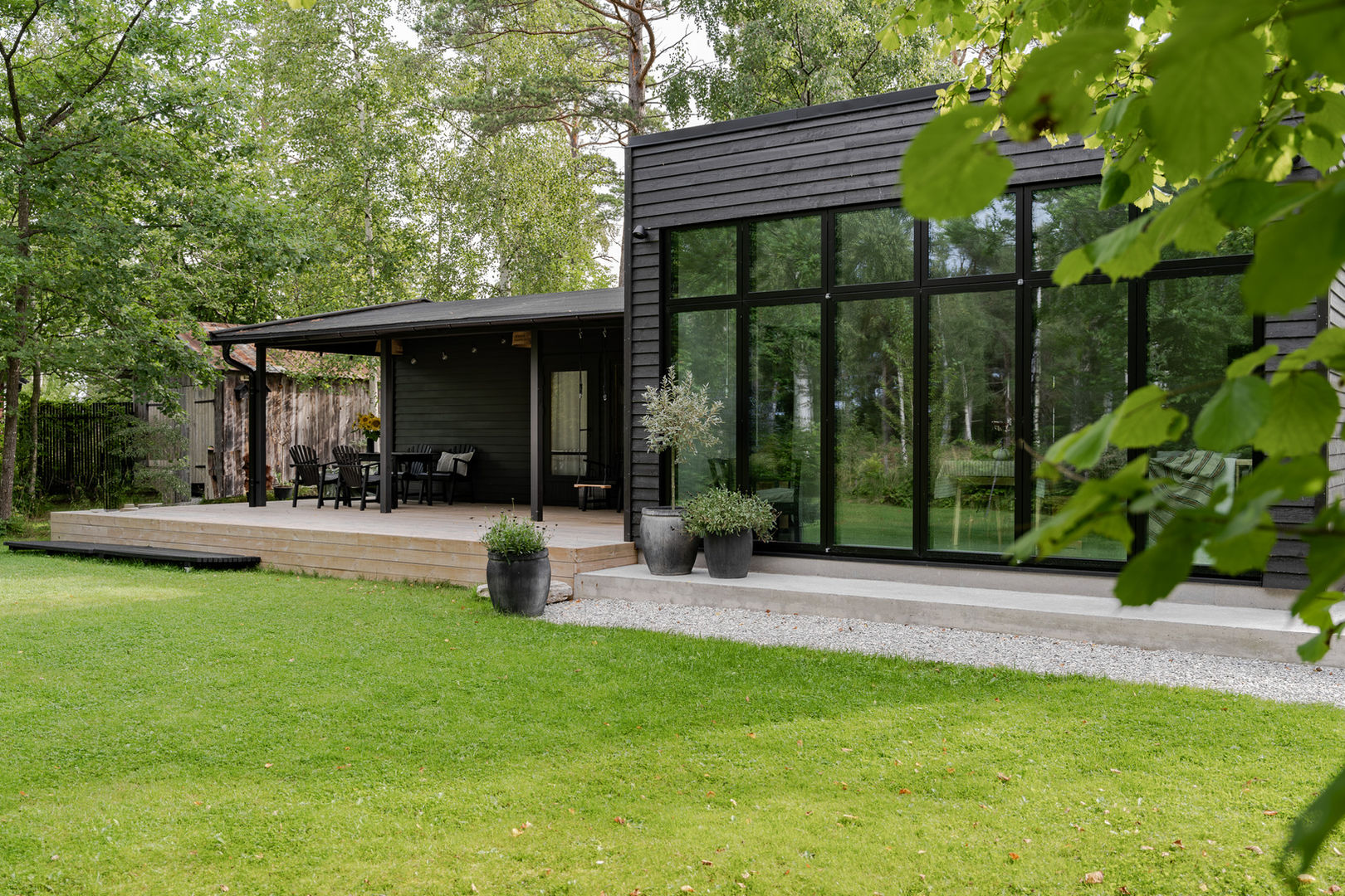 Architectuurfotografie van moderne gevel – helder gekaderd en verstild vastgelegd