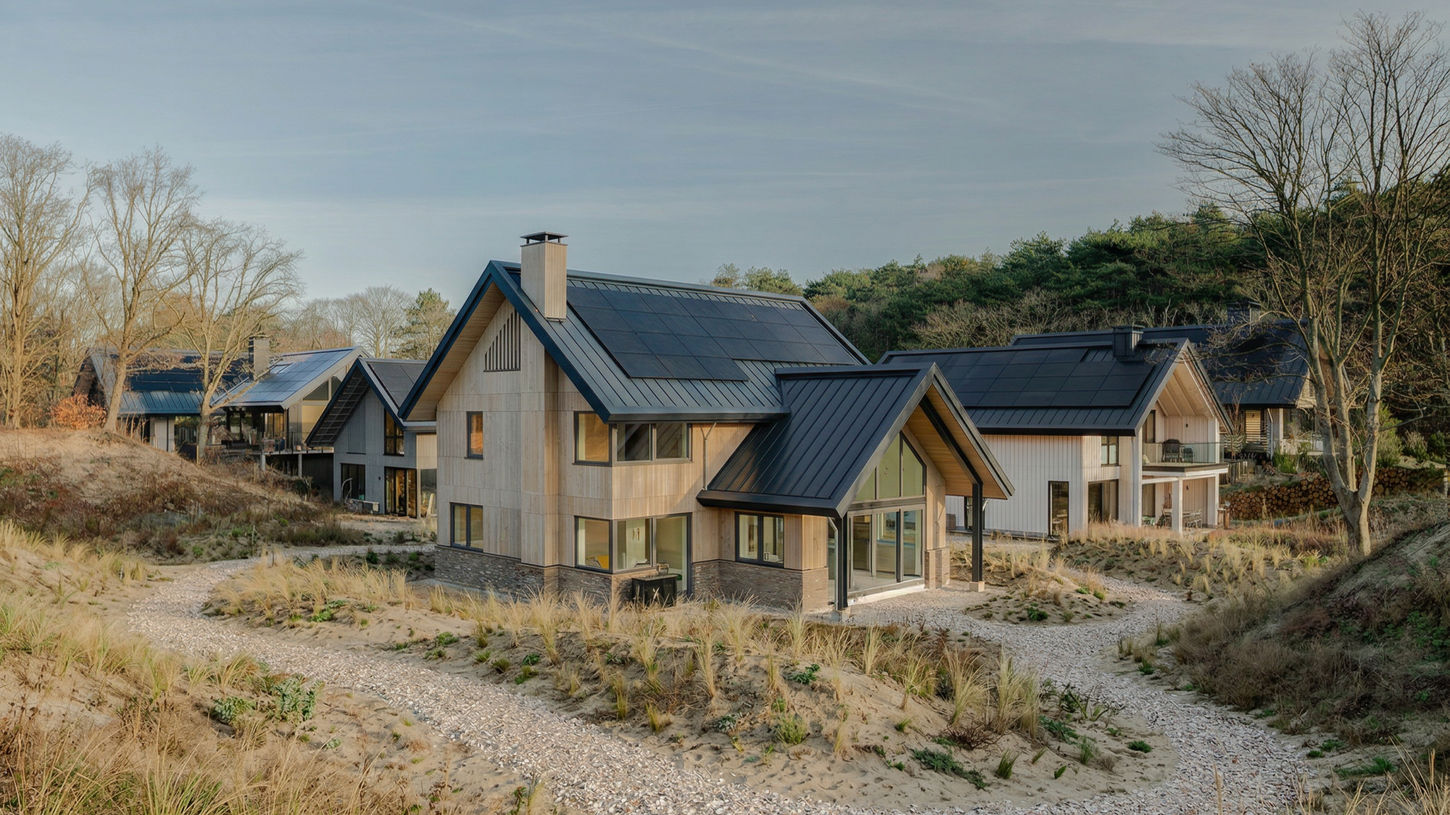 Fotografie van duurzaam woonproject – relatie tussen gebouw en duin omgeving