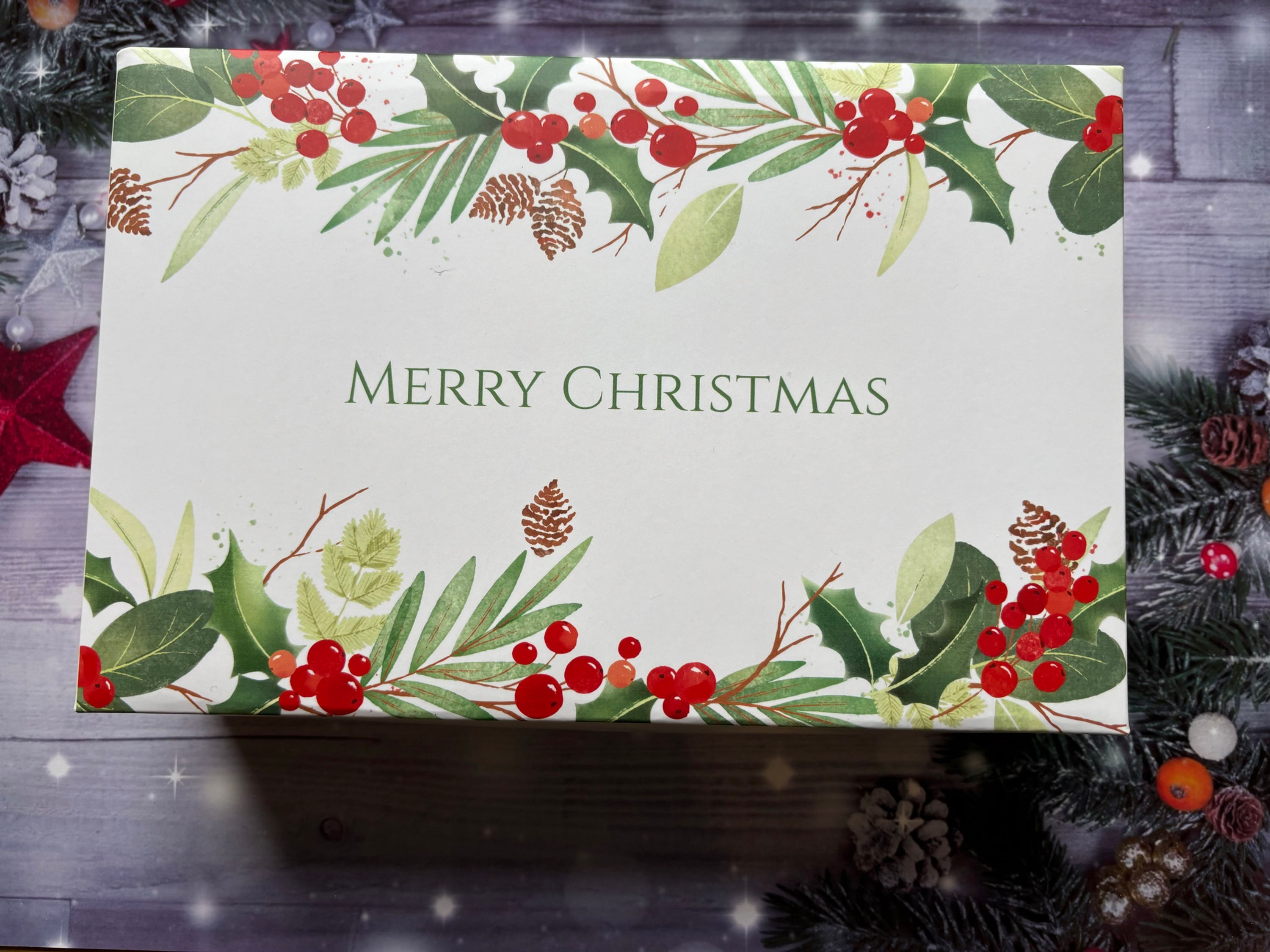 Merry Christmas Berries & Holly Gift Box