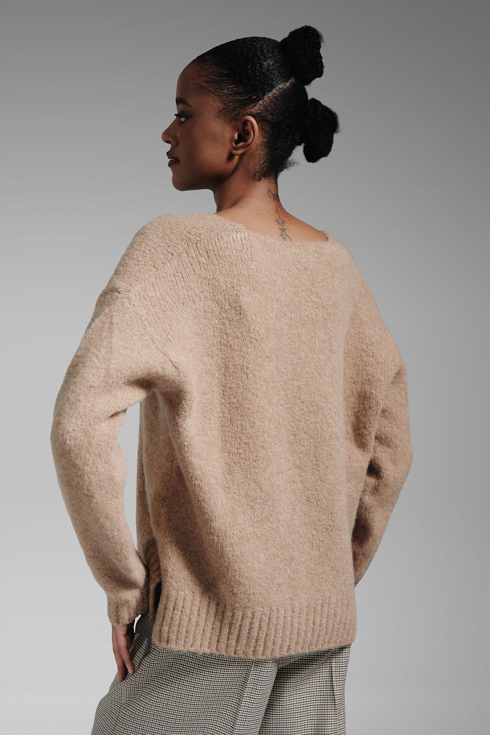 Thumbnail: V-NECK SWEATER WITH FRONT SEAM-CAMEL