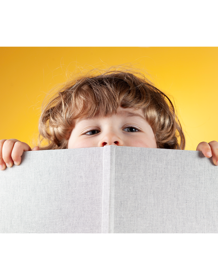 Das Kind hinter dem Buch