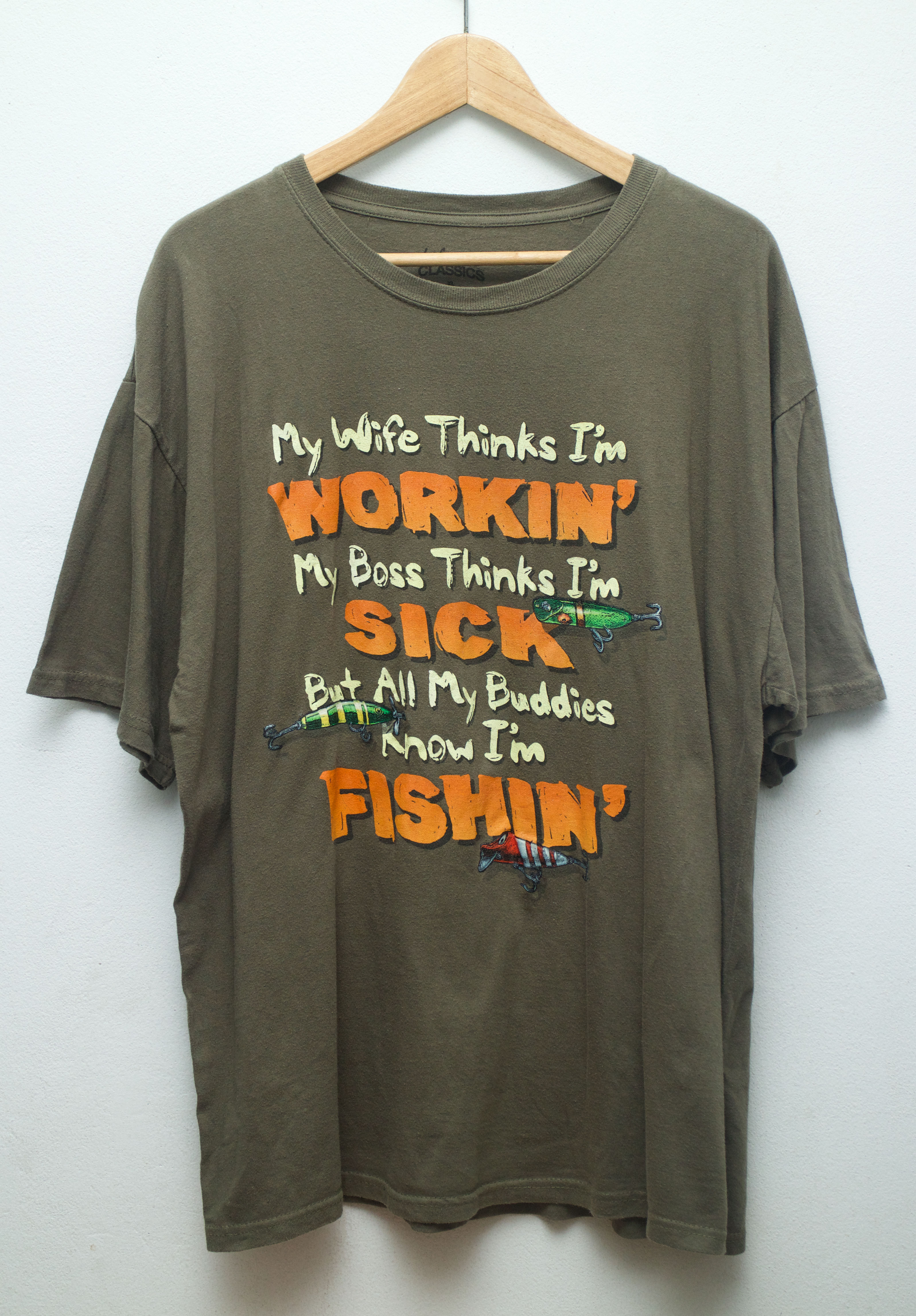 เสื้อยืดมือสอง ลายกวนๆของนักตกปลา Working Sick Fishin (XL/อก22.5"/ยาว28")T227