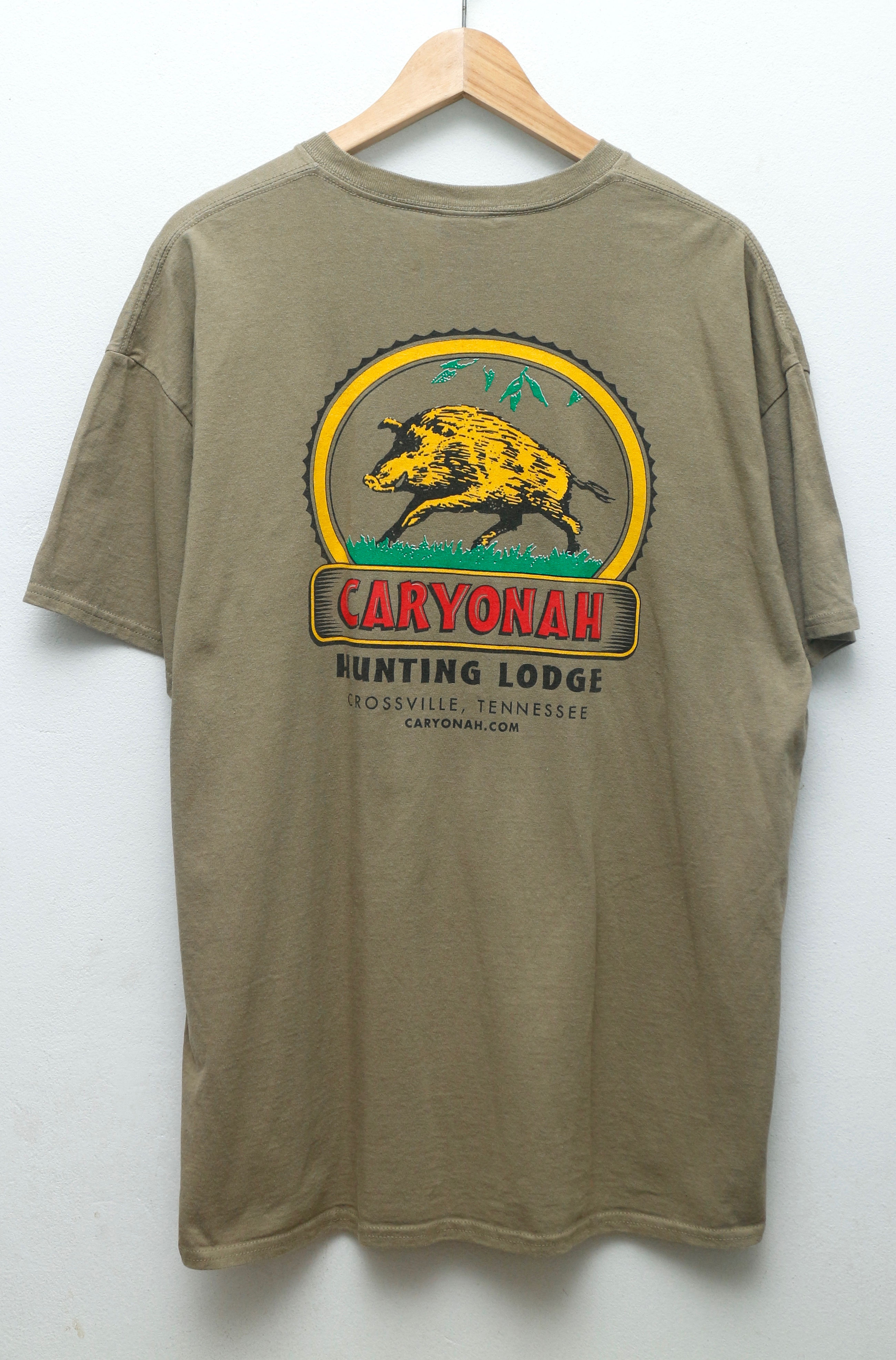 เสื้อยืดมือสอง ลายหมูป่า Caryonah hunting lodge (XL/อก23"/ยาว30")T245