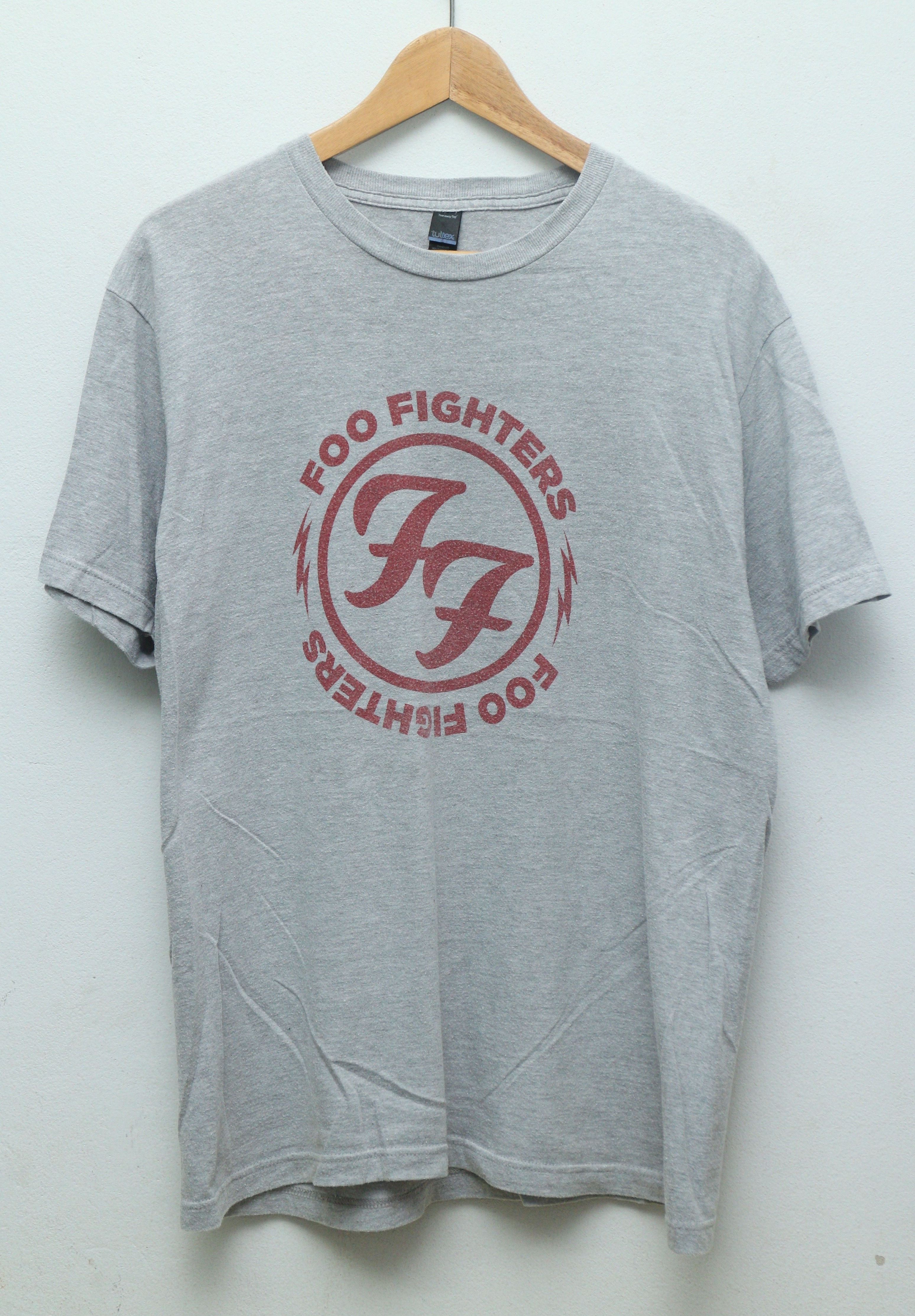 เสื้อยืดมือสอง เสื้อวง Foo Fighters สภาพดีสีเทา (L/อก21"/ยาว28")T161