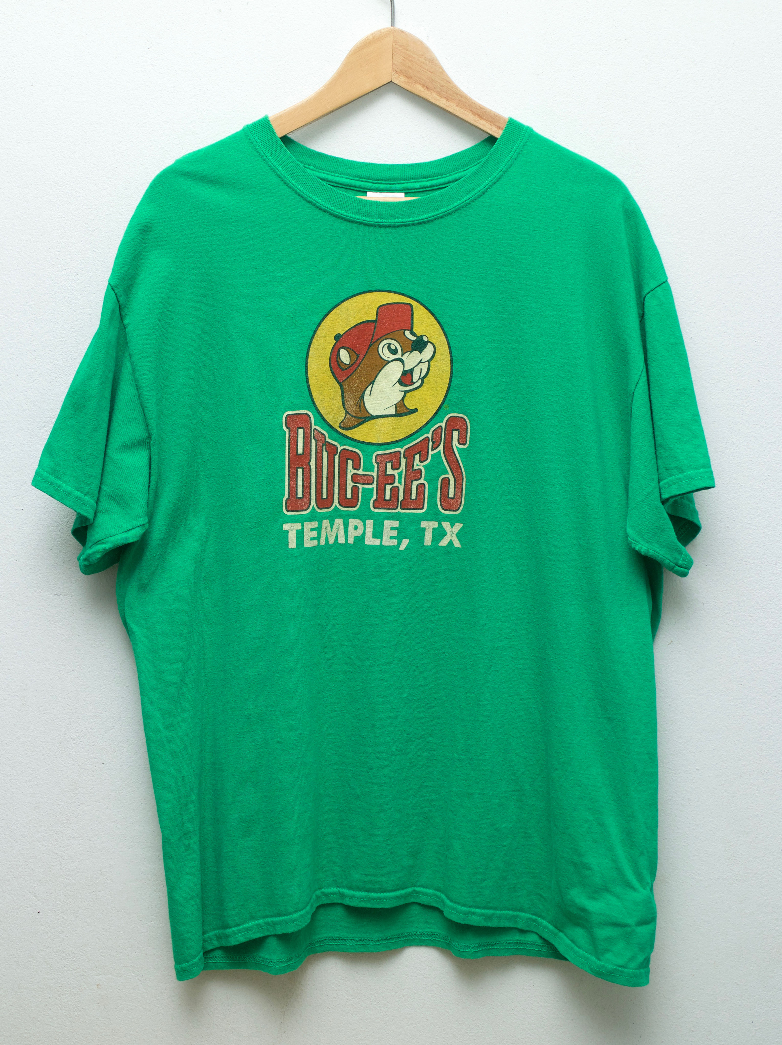 เสื้อยืดมือสองลาย BUC-EE'S temple,TX (L/อก22"/ยาว27")T052