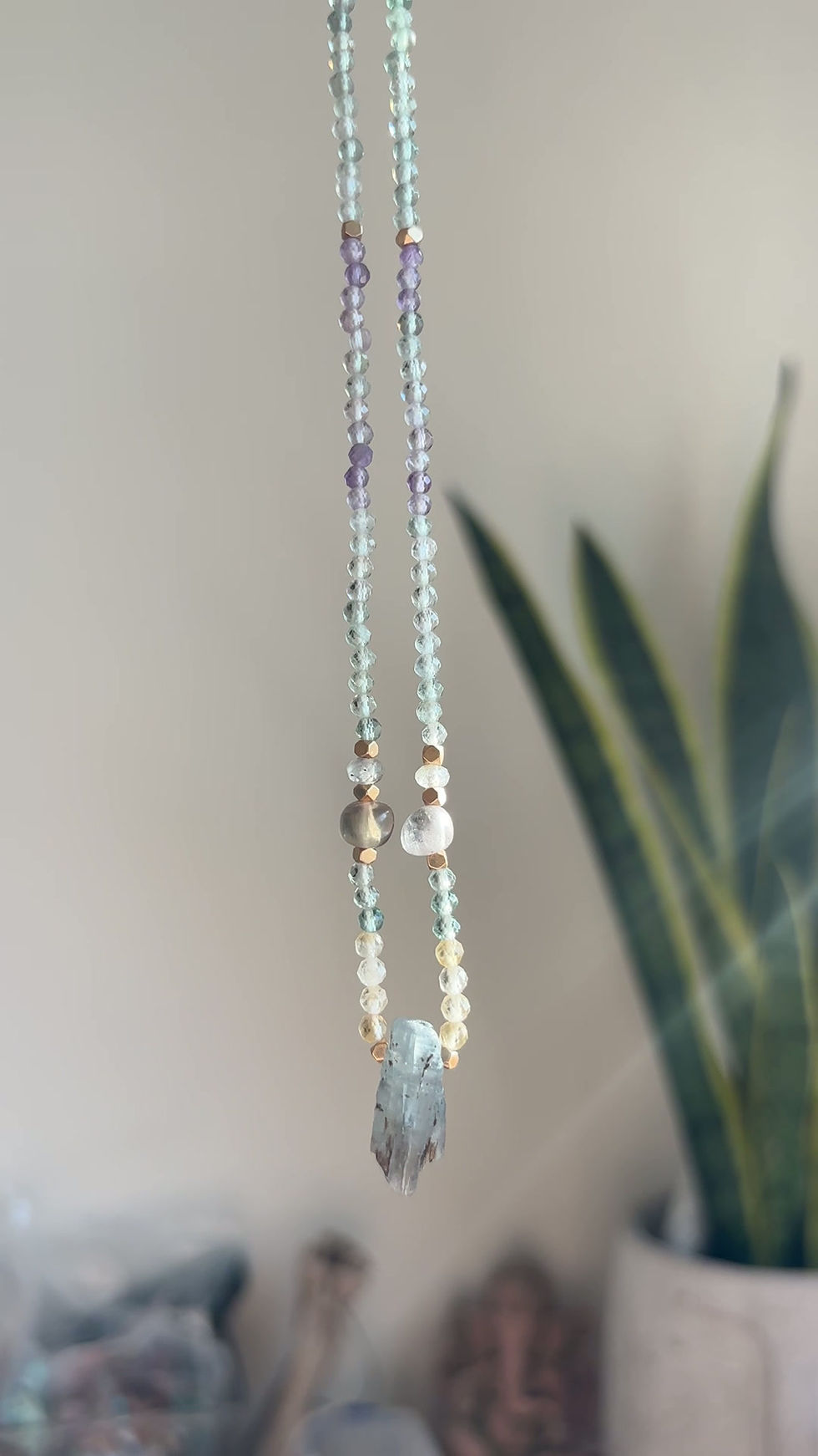 Thumbnail: Fluorite & kyanite necklace 