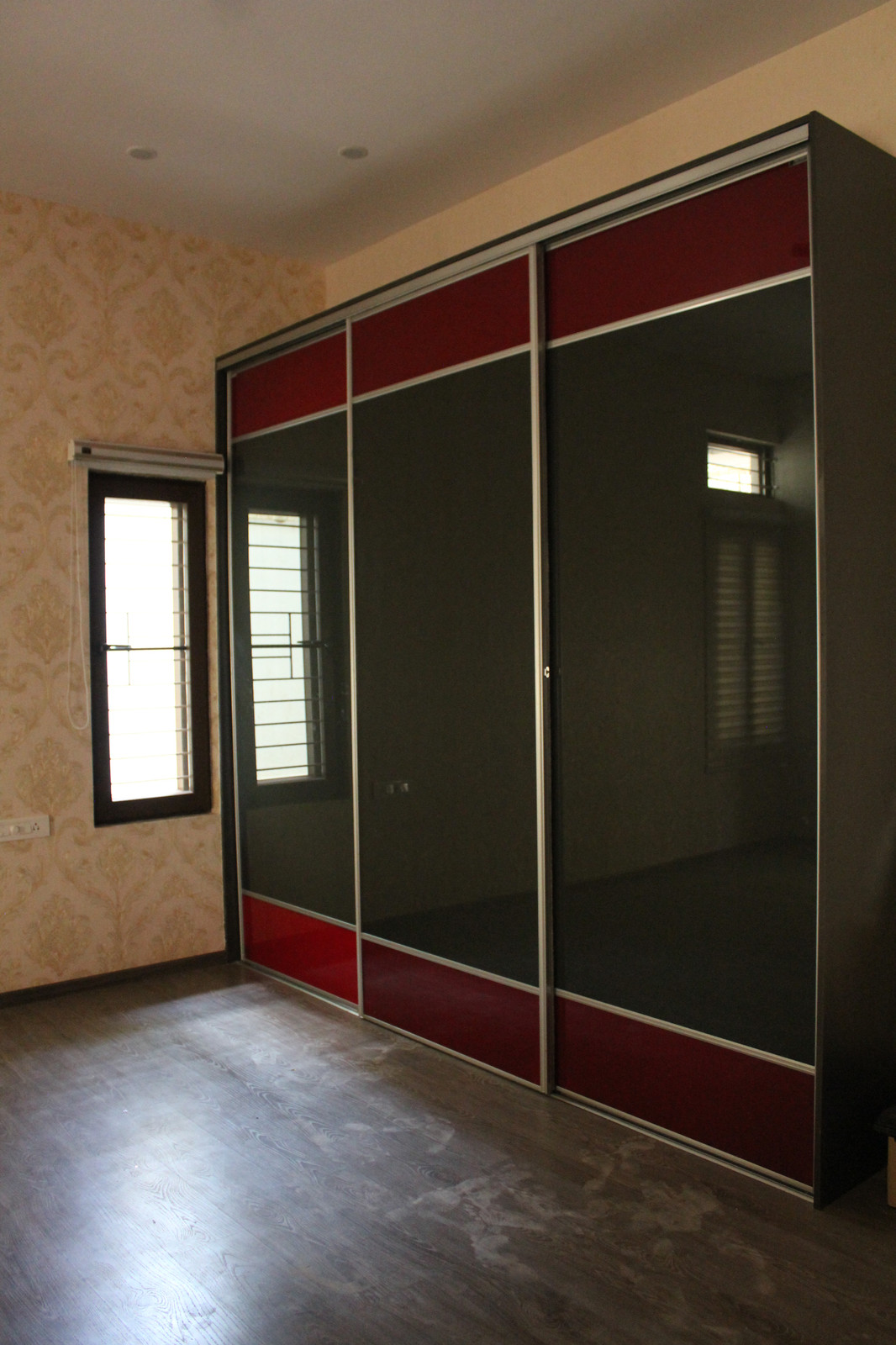 Floor To Ceiling Lacquered Glass Sliding Door Wardrobe Executed